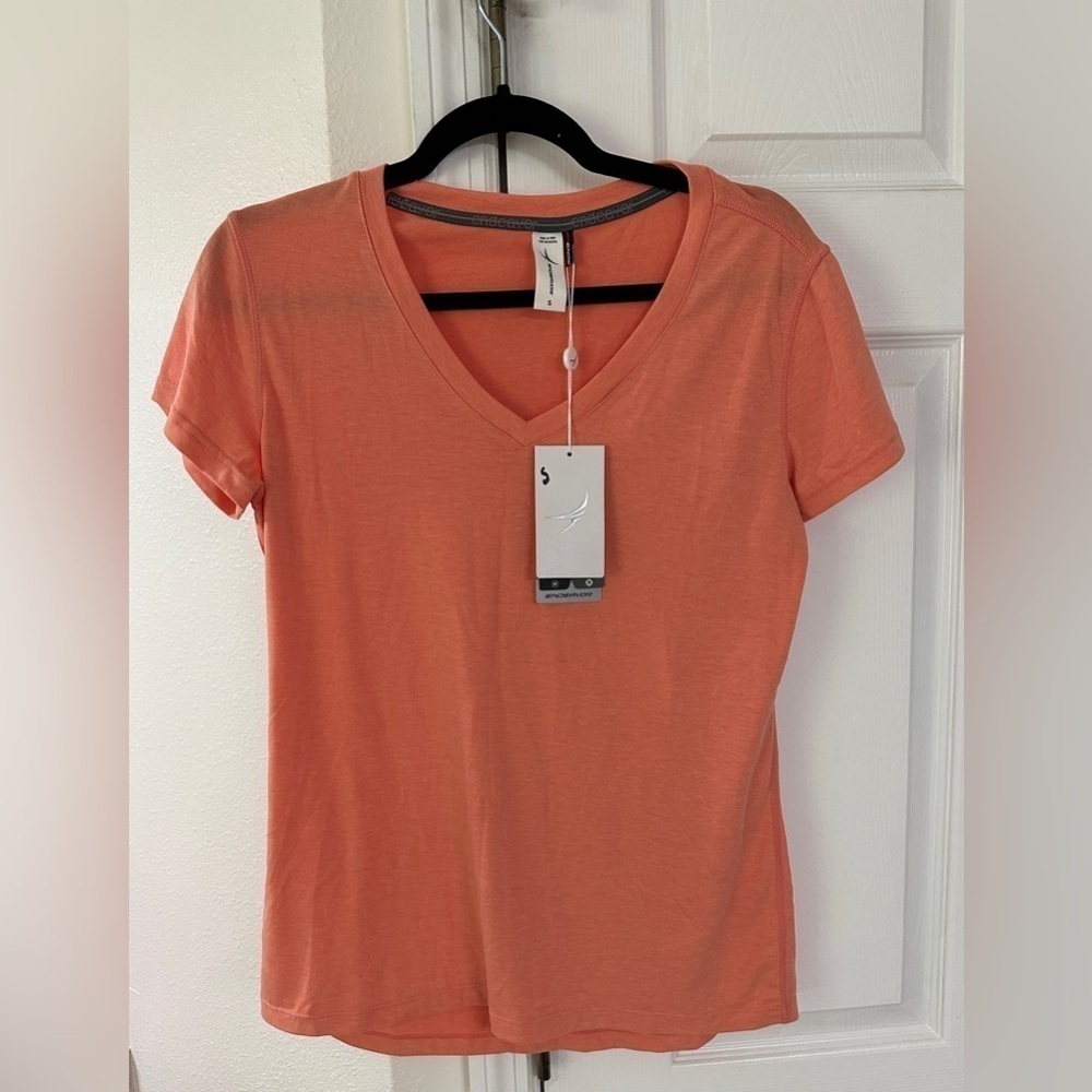 NWT Endeavor T-shirt in size small